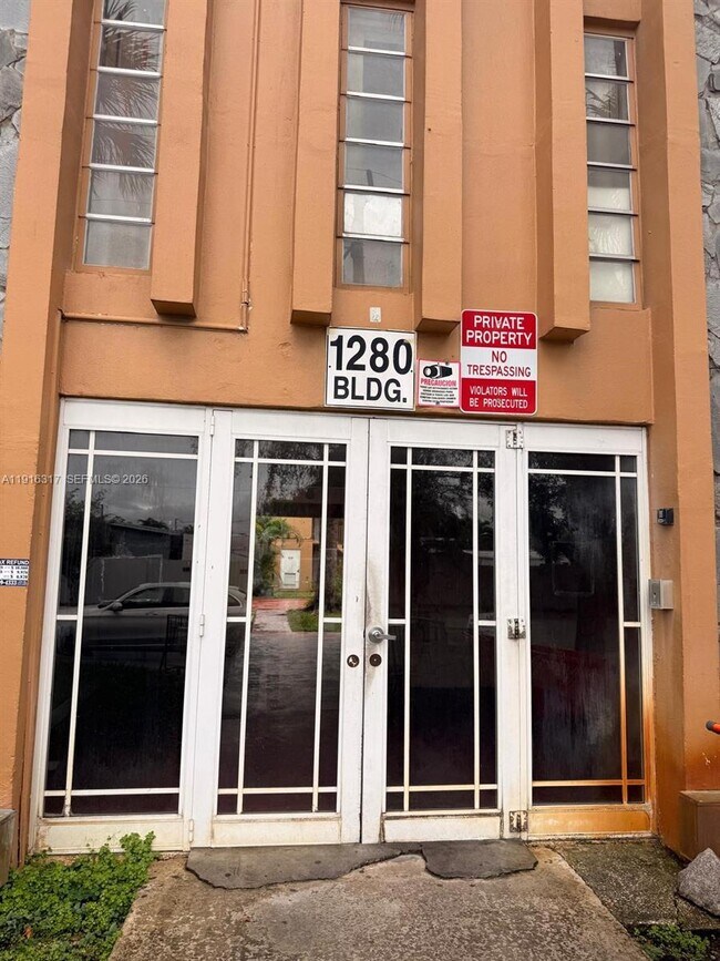 Building Photo - 1280 W 54th St