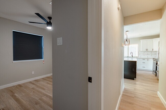Building Photo - 2027 Lucerne Cir