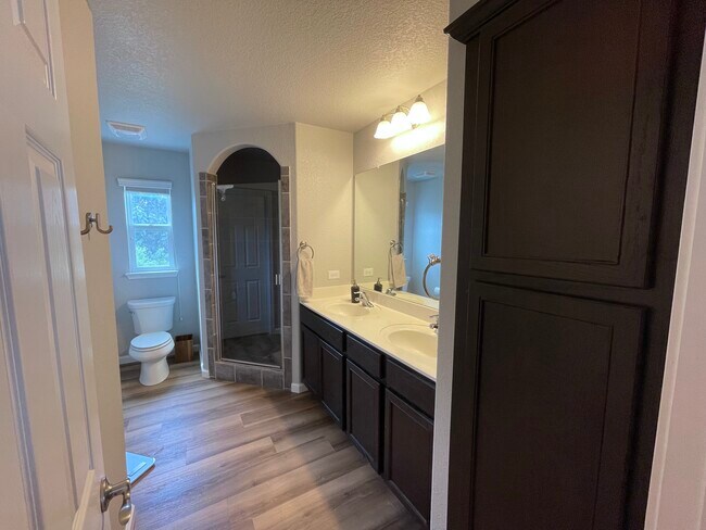 Building Photo - 1307 Oriole Ct