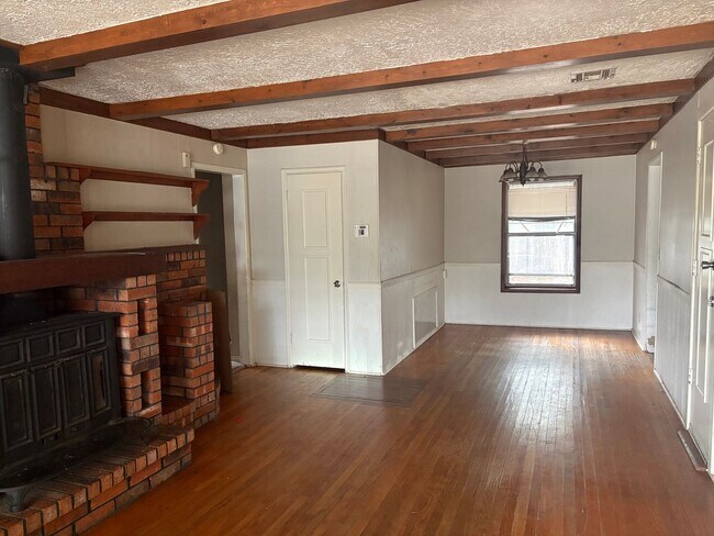 Building Photo - Three bedroom home in NW OKC