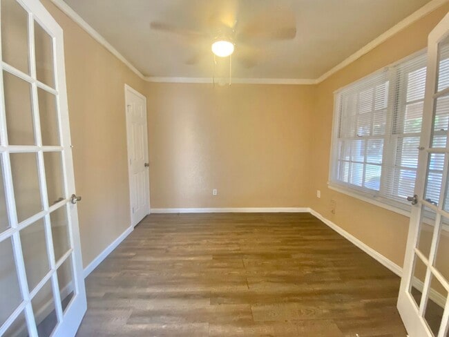 Building Photo - 4 Bed 2 Bath Home Now Available!