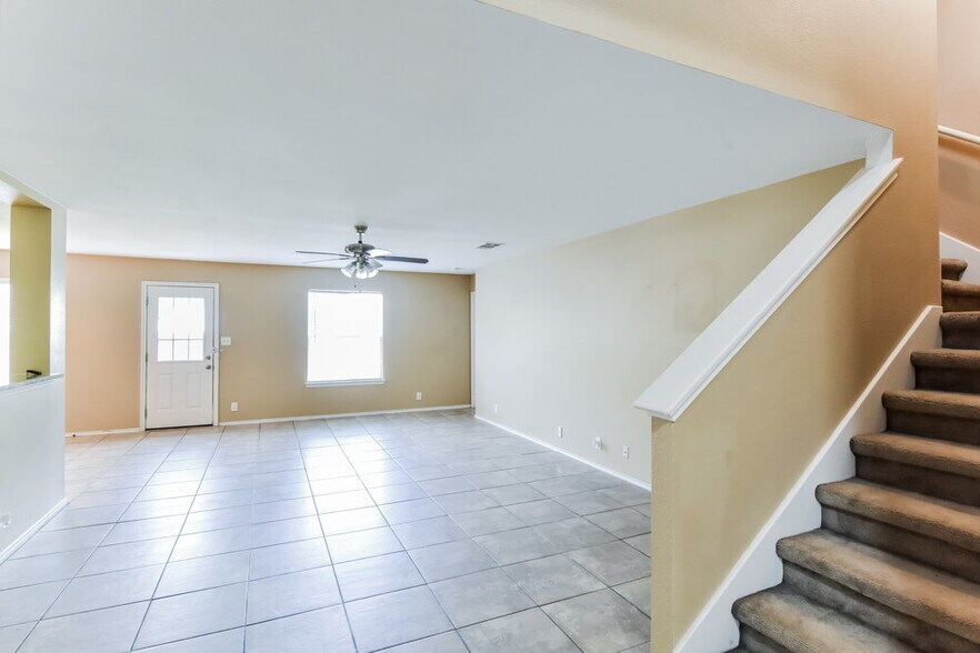 Building Photo - 4902 Dahlia Terrace