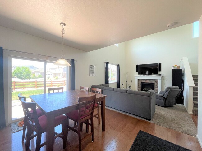 Building Photo - Spacious Charmer in sought after Meridian Ranch community- 2 houses from park