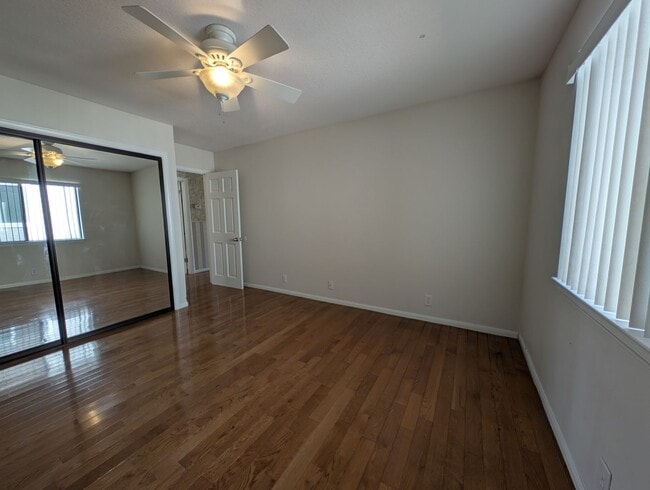 Building Photo - 27535 Lakeview Dr