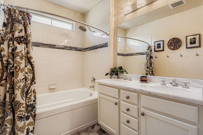 Building Photo - MOVE IN  SPECIAL