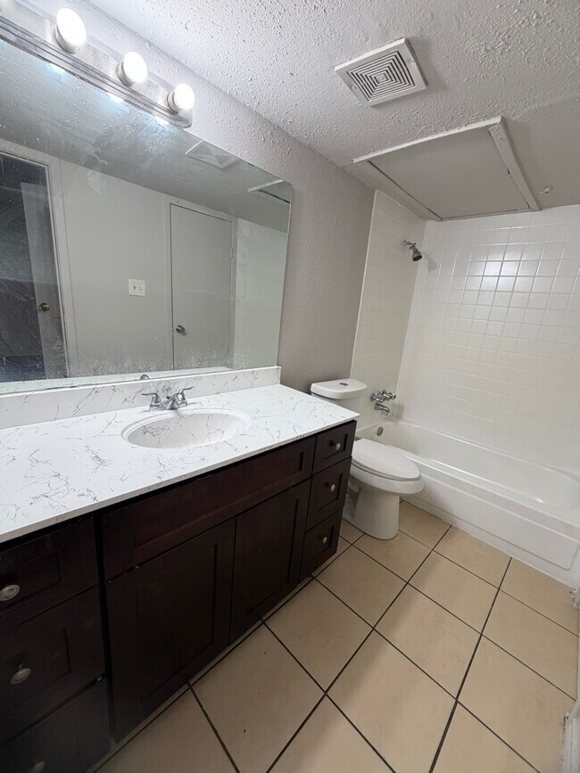 Building Photo - 10001 Westpark Dr