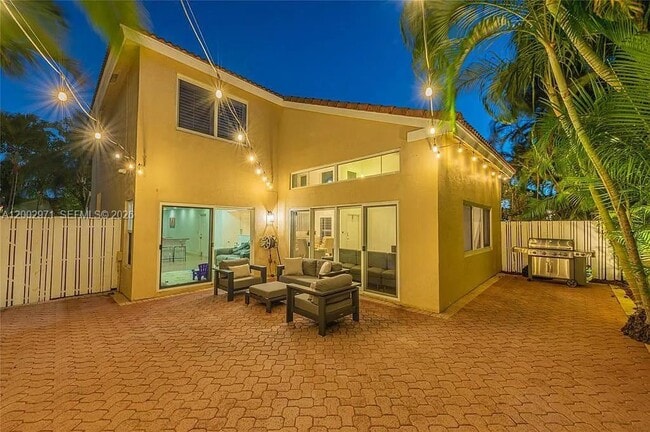 Building Photo - 1135 W Lake St