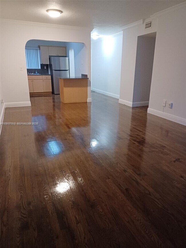 Building Photo - 980 NE 170th St