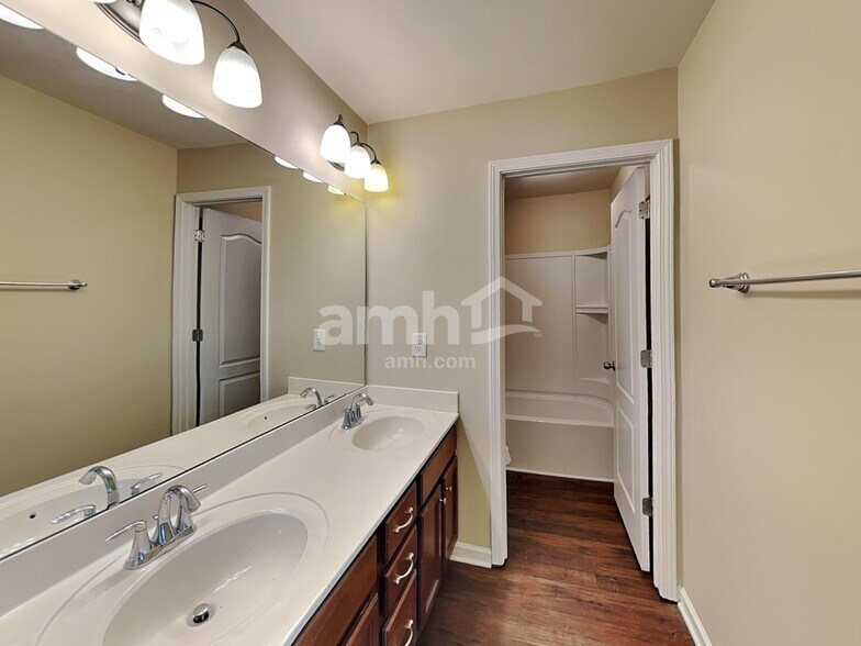 Building Photo - 2664 Southern Trace Dr