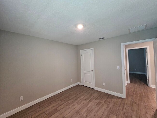 Building Photo - Sawmill Branch 4 Bedroom 2 Bath 3 Car Garage Home