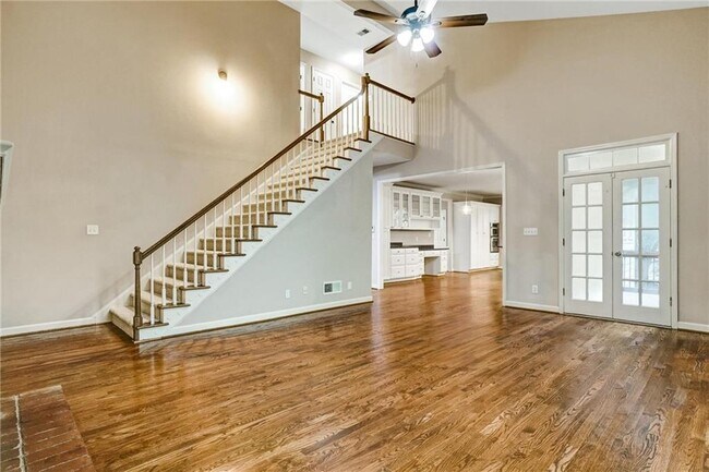 Building Photo - 510 Jacaranda Ct