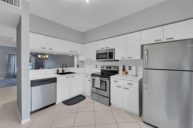 Building Photo - 5400 Jubilee Way