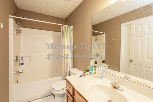 Building Photo - Charming 4-Bedroom Home for Rent in Prime ...