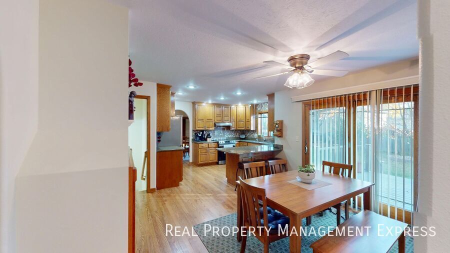 Building Photo - Furnished 4-Bedroom, 4-Bath Home