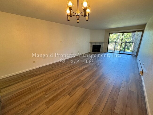 Building Photo - Tanglewood Condominium With Beautiful Bay Views, Fireplace, and Private Deck!!