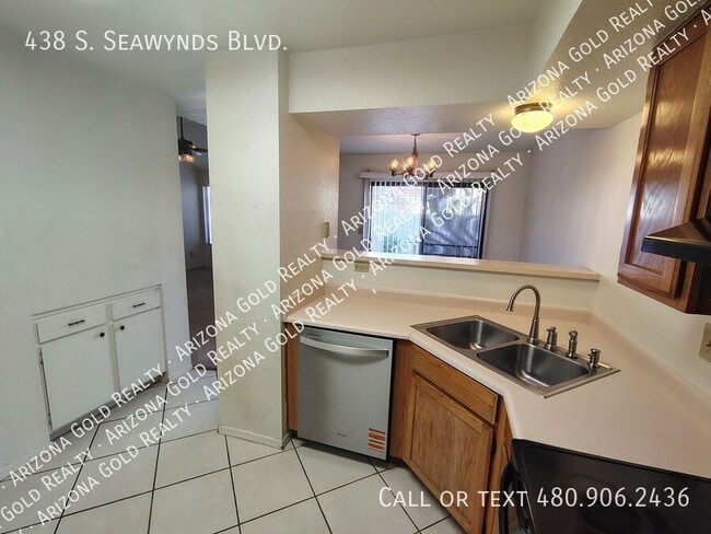 Building Photo - 438 S Seawynds Blvd