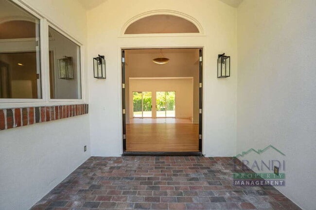 Building Photo - 121 Laurel Grove Ave