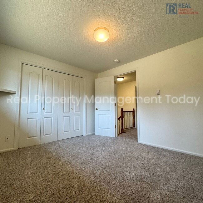 Building Photo - Charming 3 Bedroom with Huge Backyard!