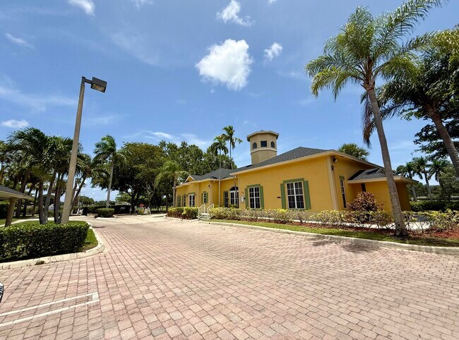 Building Photo - 1625 Meadows Cir