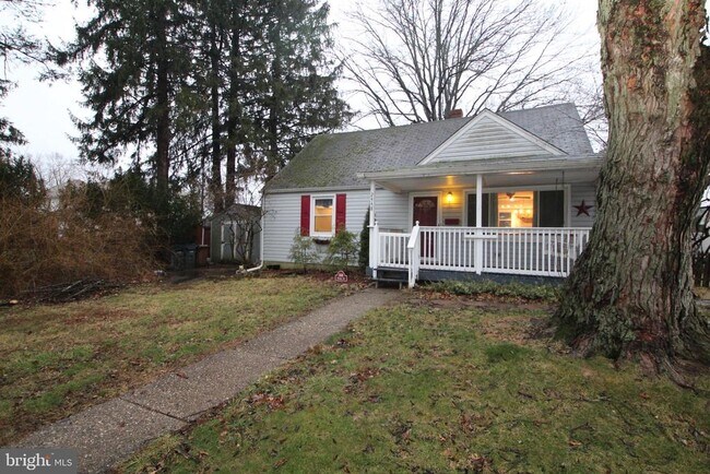 Building Photo - 2448 Pershing Ave