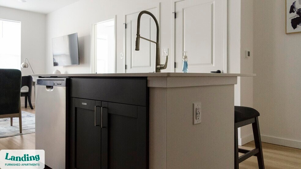 Building Photo - 650 N Main St