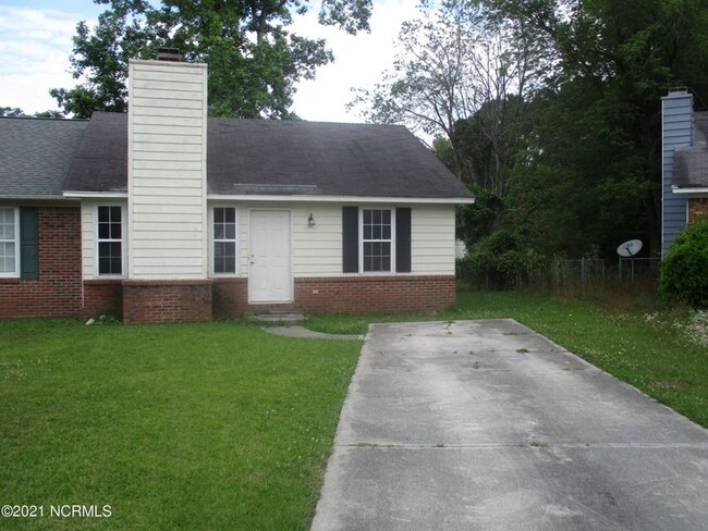 Primary Photo - Nice two bedroom two bath duplex that is j...