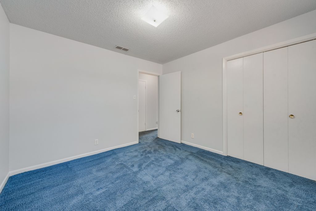 Building Photo - 1331 Crestview Dr