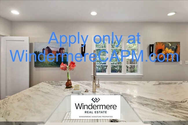 Building Photo - Stunning 5 Bed/3 Bath Home in Highly Desirable Fab Forties of East Sacramento!