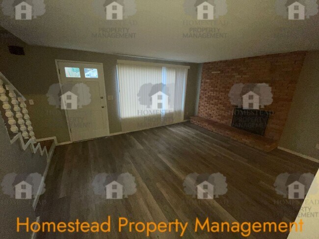 Building Photo - 661