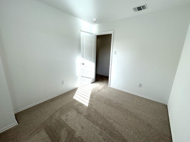 Building Photo - 3231 NW 147th Ter