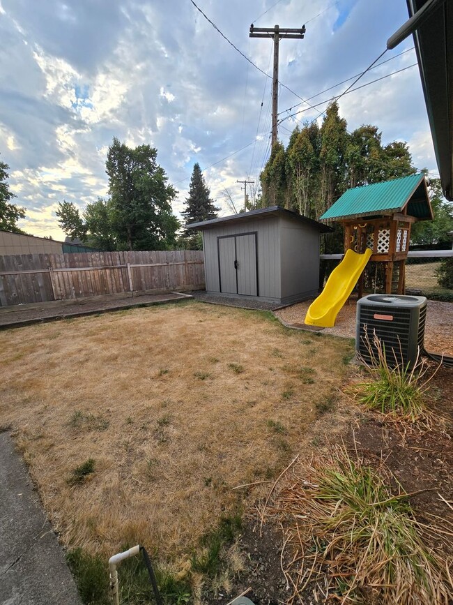 Building Photo - Pet Friendly Single Level 3 Bed 2 Bath Hom...