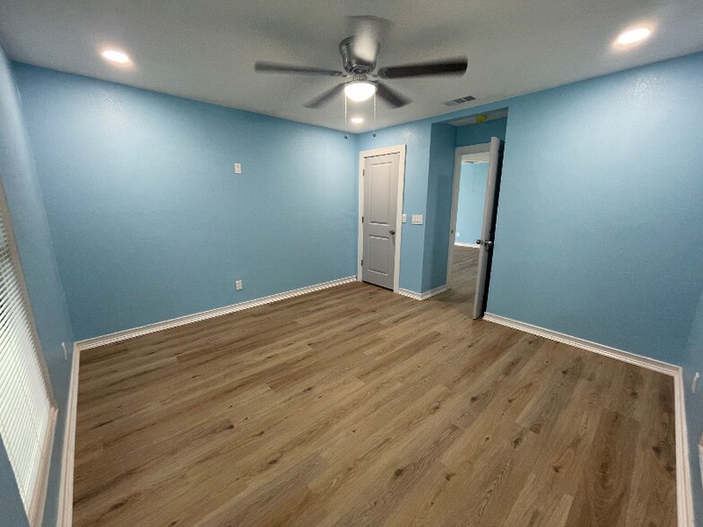 Building Photo - 2631 Canary Dr