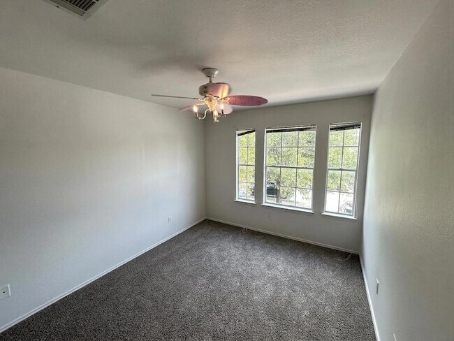 Building Photo - 909 Settlement Cove