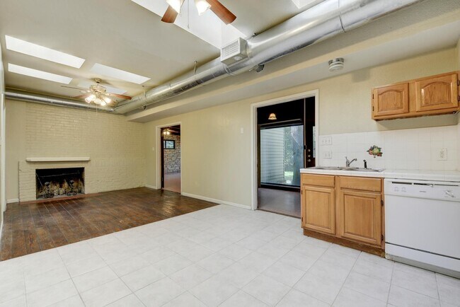 Building Photo - 4405 Barrow Ave