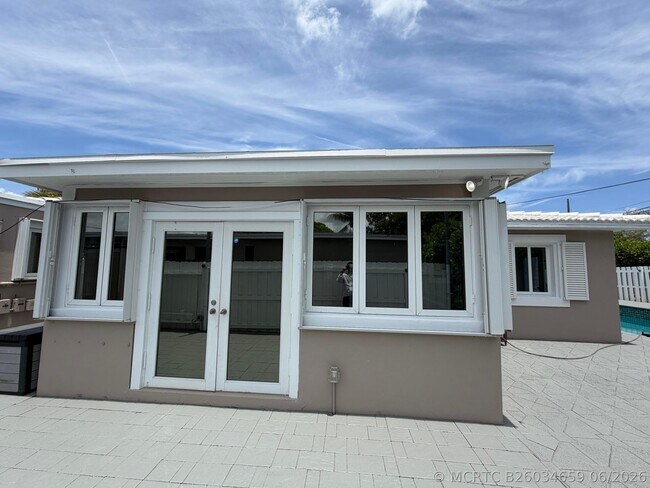 Building Photo - 204 S Seacrest Cir