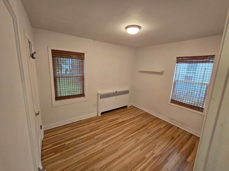 Room 2 - 2606 6th Ave N