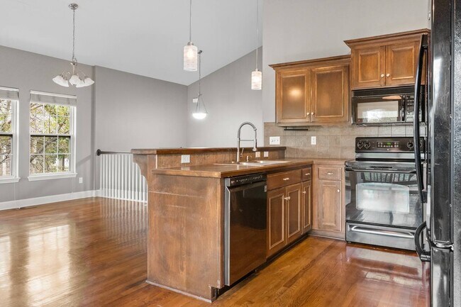 Building Photo - 11141 S Woodsonia Dr