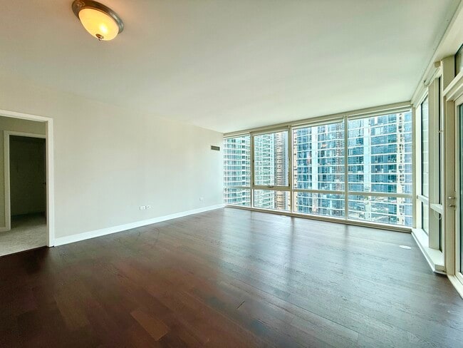 Building Photo - 505 N McClurg Ct