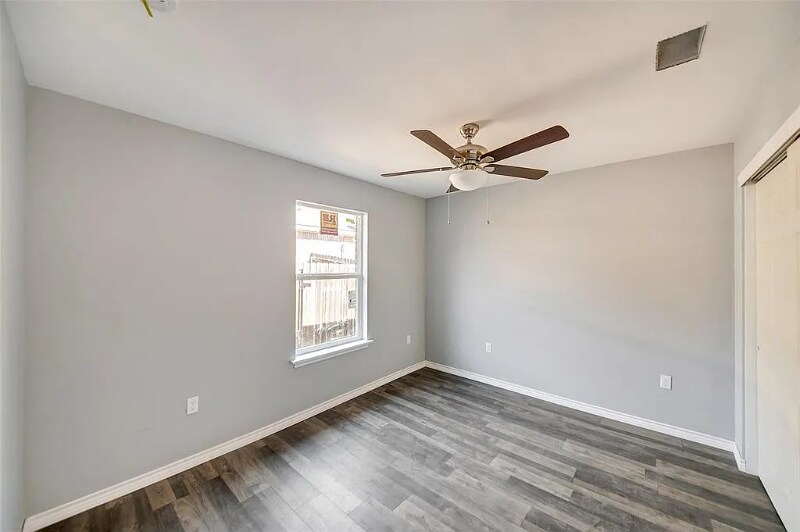 Building Photo - 1100 Primrose Dr