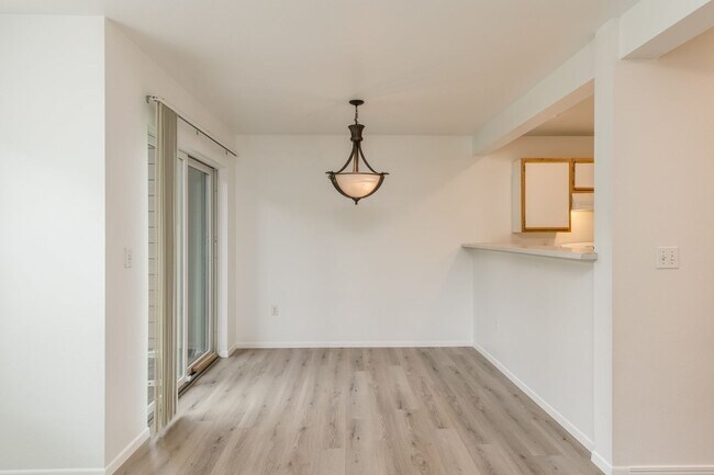 Building Photo - Tualatin condo for rent