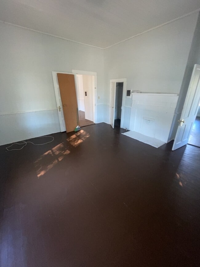 Building Photo - 2 Bedroom 1 Bathroom