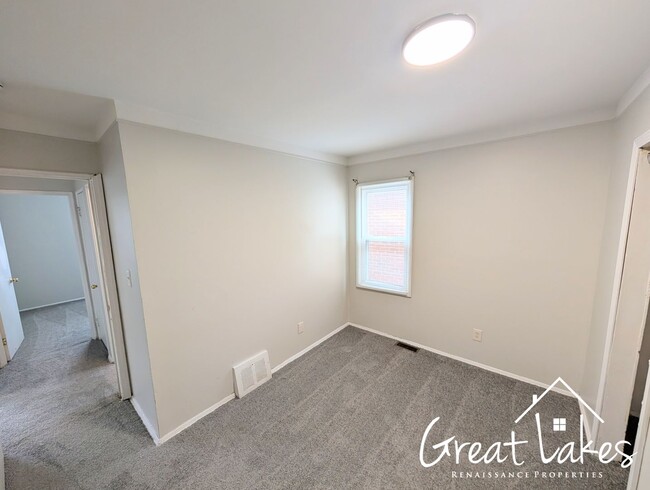 Building Photo - Stunning 2 Bedroom 1 Bathroom now availabl...