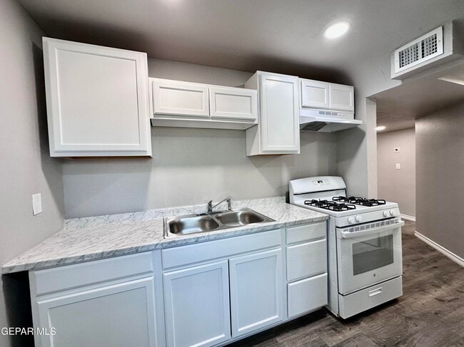 Building Photo - 4808 N Stevens St