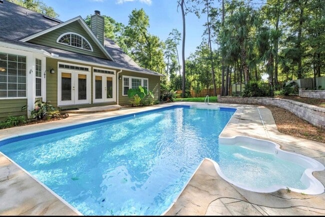 Building Photo - The Perfect Tallahassee 4 BR Family Home with Pool, Porch & Privacy