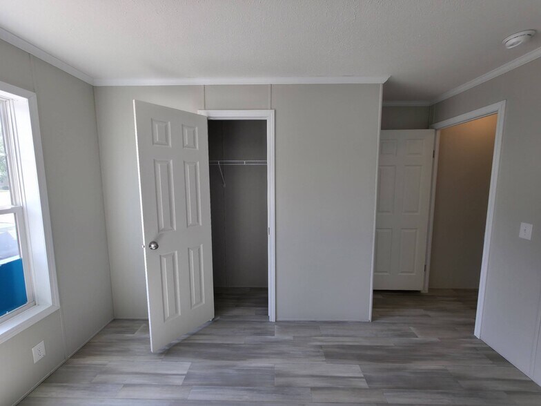 Building Photo - 1324 W Harbour Unit 157