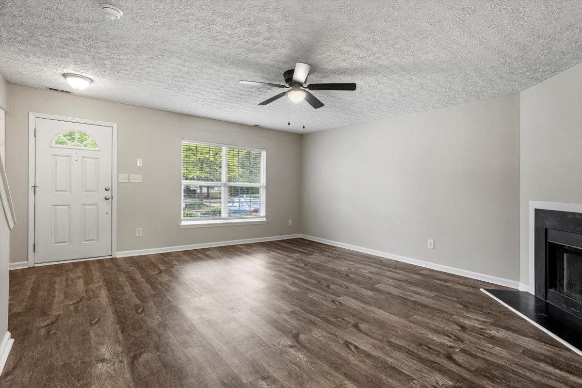 Building Photo - 446 Saint John Dr