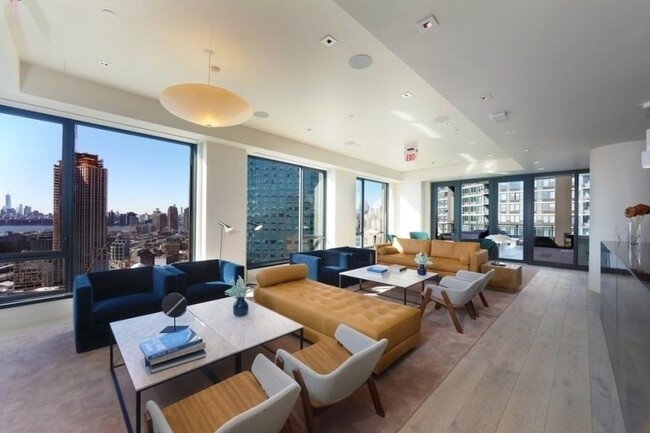 Building Photo - 1 bedroom in LONG ISLAND CITY NY 11101