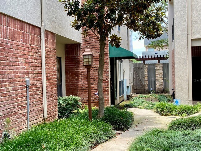 Building Photo - 2478 Bering Dr