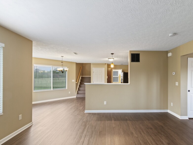 Building Photo - 5877 Hayden Dr