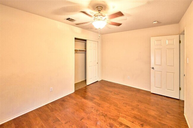 Building Photo - 2712 Settlement Dr